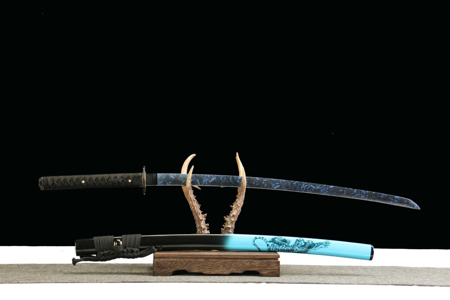 1045 steel - pure handmade Japanese katana - green leather sheath - zinc alloy fittings - Dusk Fang