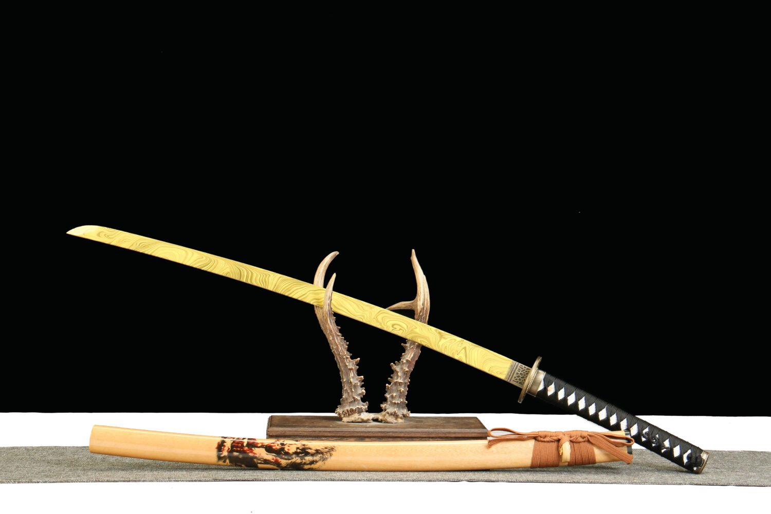 1045 steel - pure hand-forged samurai sword - green leather sheath - zinc alloy harness - black wolf gold pattern