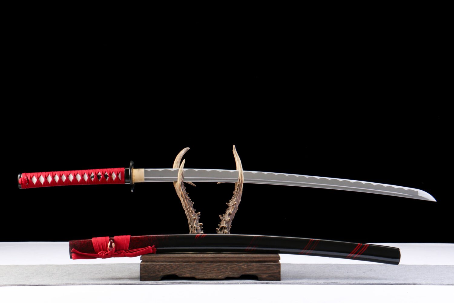 1065 steel - pure handmade Japanese katana - iron fittings - green leather sheath - black and red - red shadow