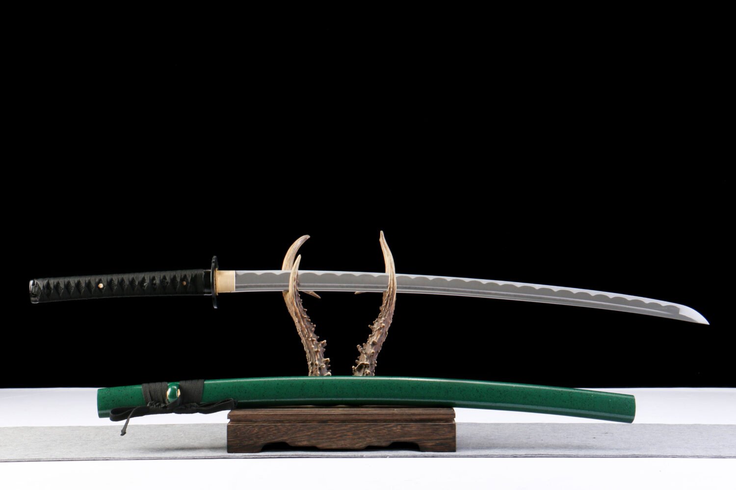 IMG_5703 1065 steel - pure hand-forged samurai sword - iron fittings - green leather sheath - green - Luqifeng