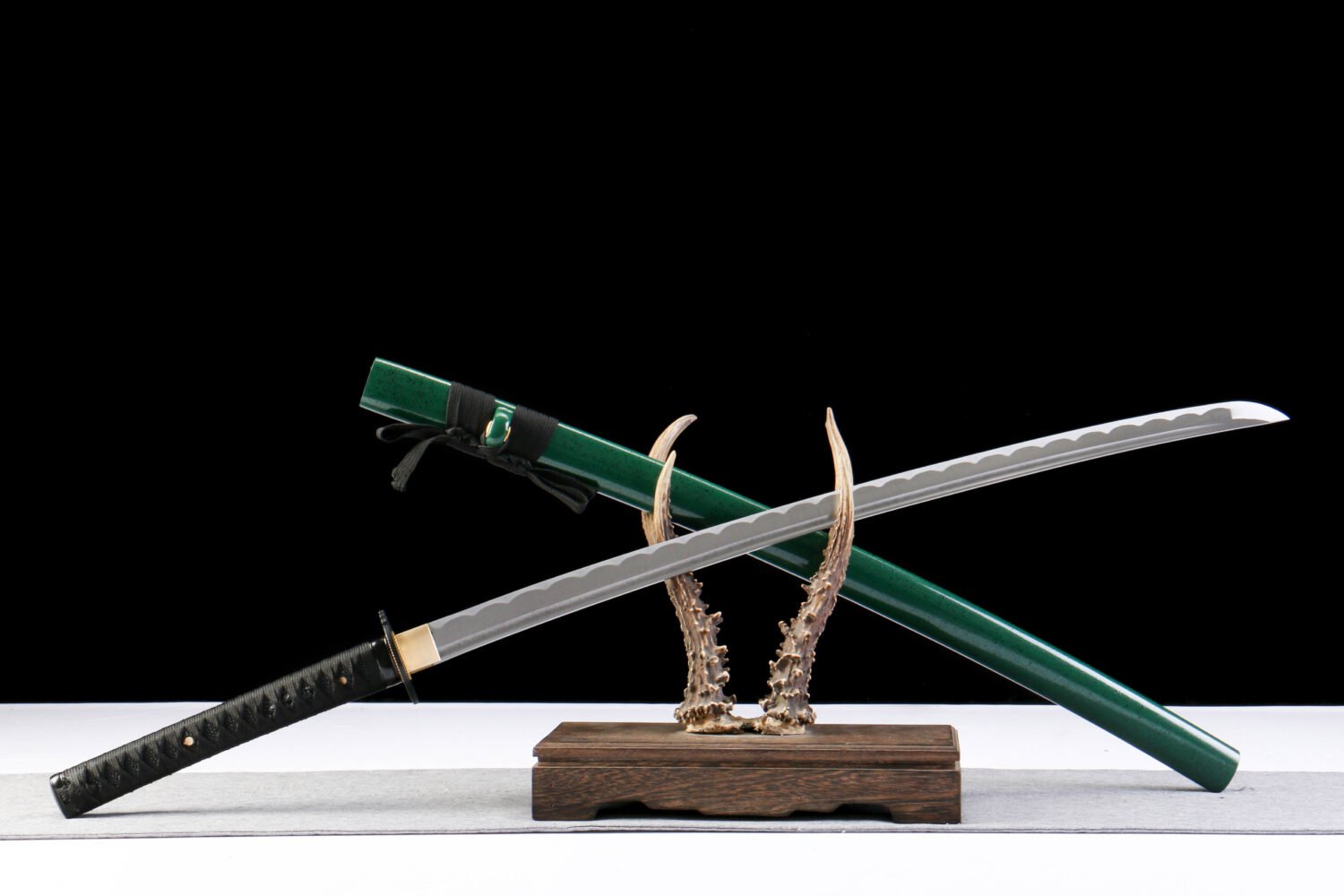 IMG_5713 1065 steel - pure hand-forged samurai sword - iron fittings - green leather sheath - green - Luqifeng