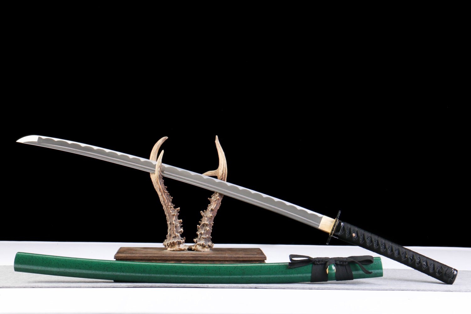 IMG_5718 1065 steel - pure hand-forged samurai sword - iron fittings - green leather sheath - green - Luqifeng