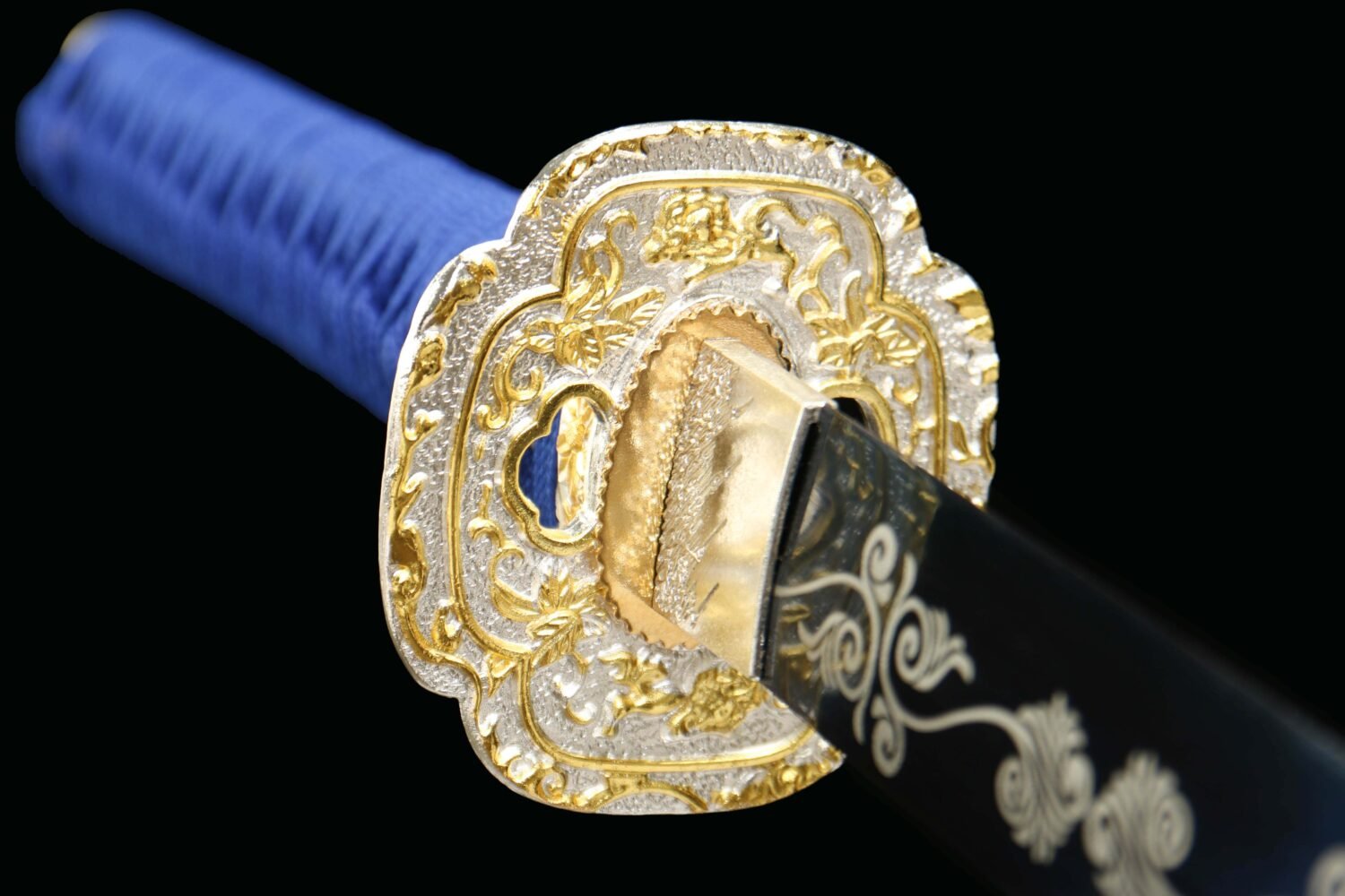 IMG_5725 1065 steel - pure handmade Japanese katana - green leather sheath - zinc alloy fittings - blue flame