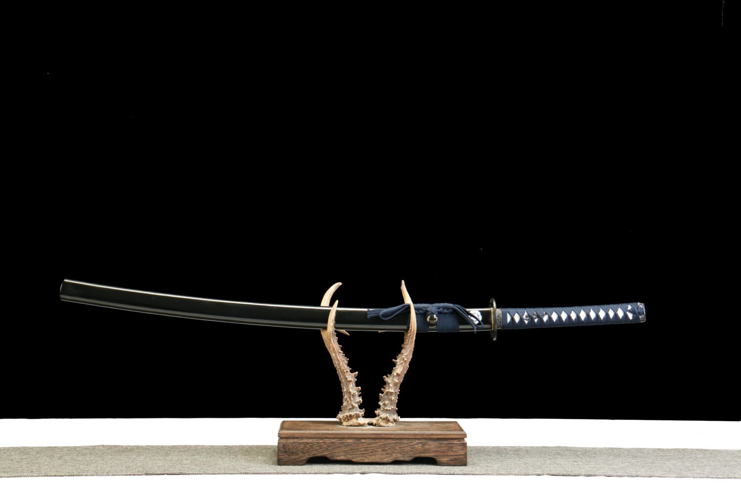 IMG_5736 1065 steel - pure handmade Japanese katana - green leather sheath - iron fittings - Xuanchao