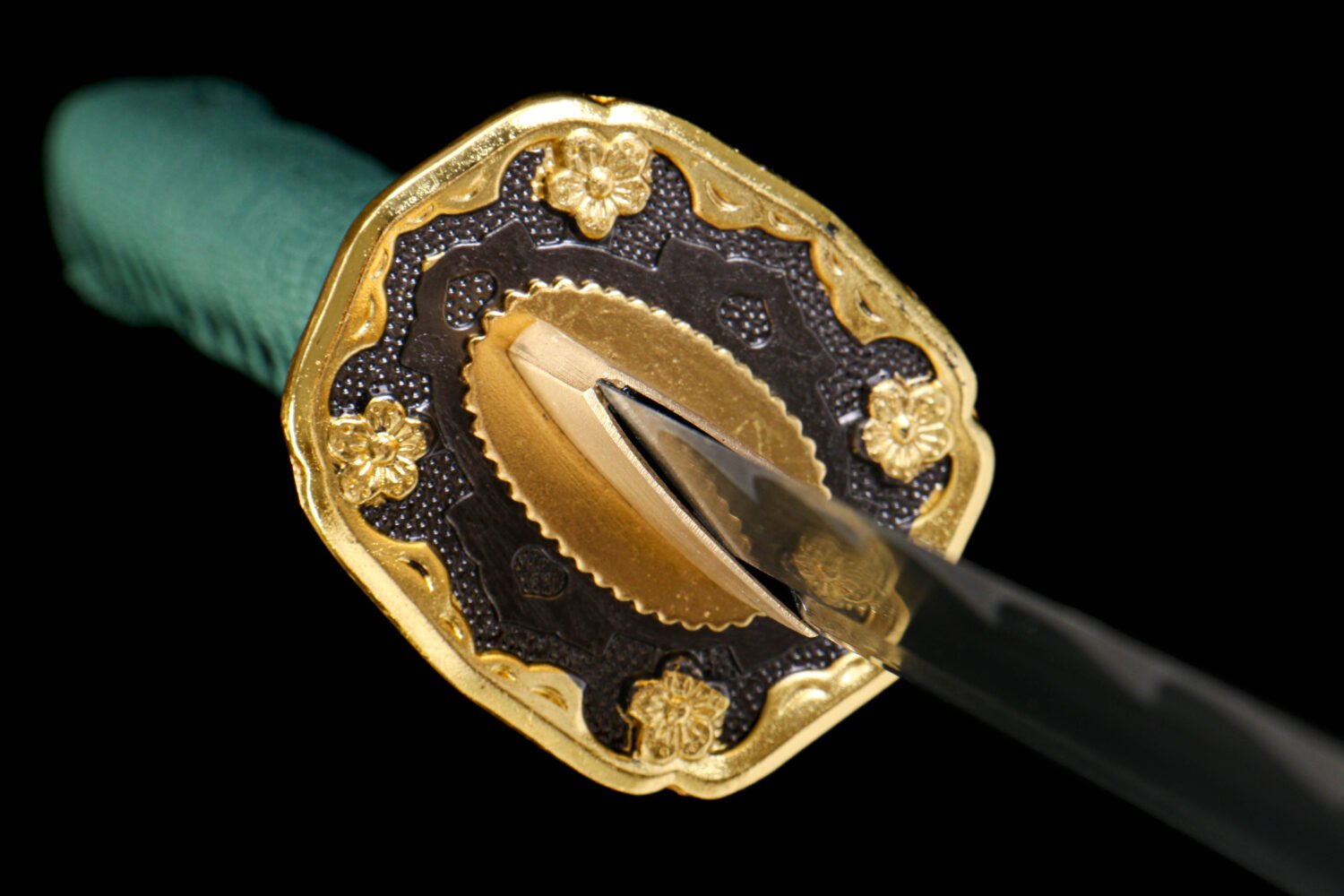 IMG_5757 1065 steel - pure hand-forged samurai sword - iron fittings - green leather sheath - green - emerald gold blade