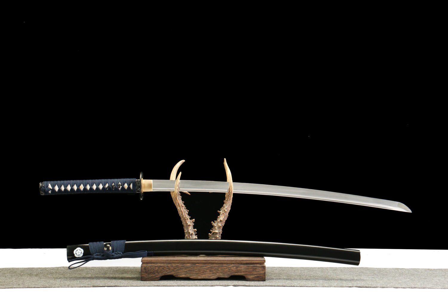 IMG_5760 1065 steel - pure handmade Japanese katana - green leather sheath - iron fittings - Xuanchao