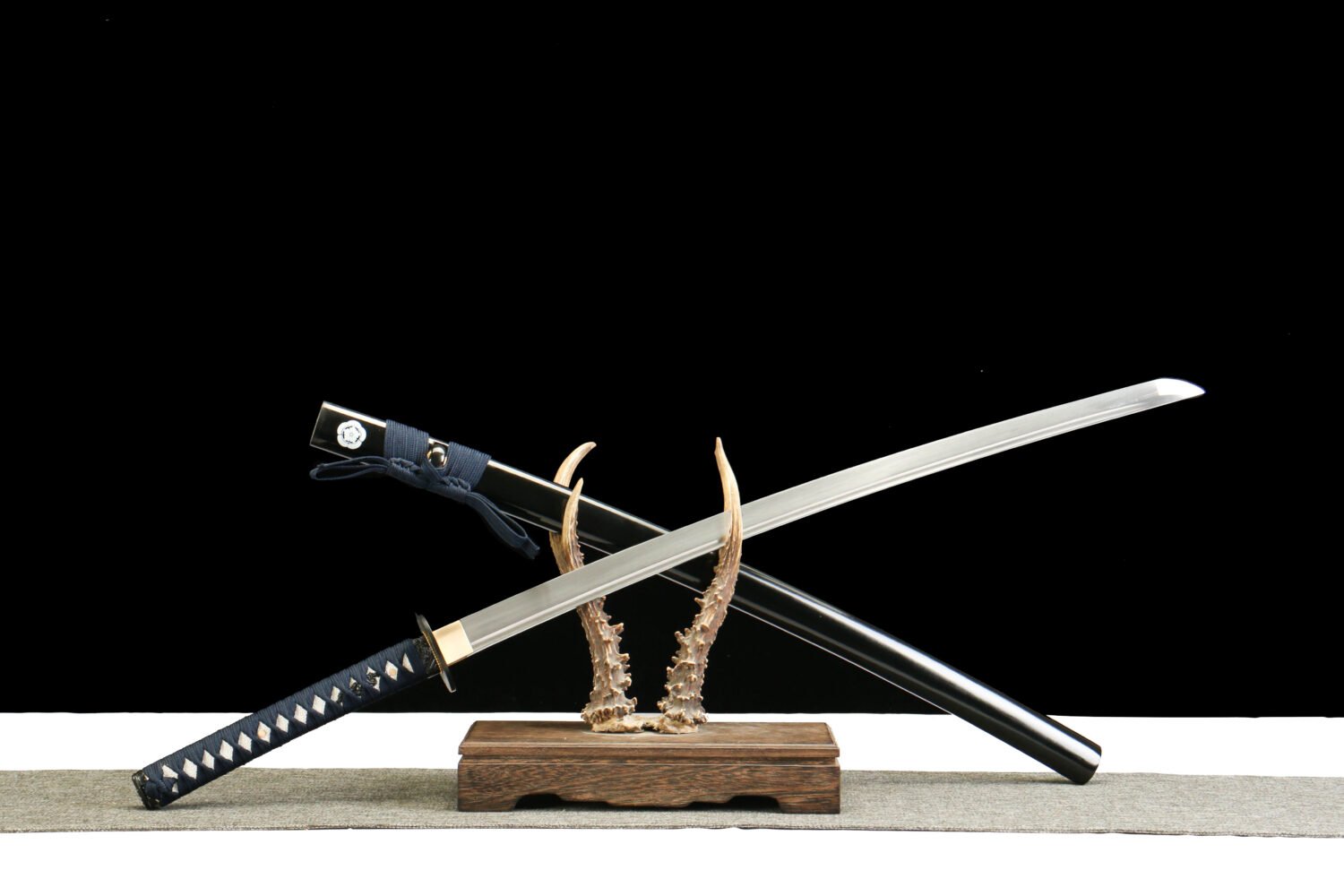 IMG_5763 1065 steel - pure handmade Japanese katana - green leather sheath - iron fittings - Xuanchao