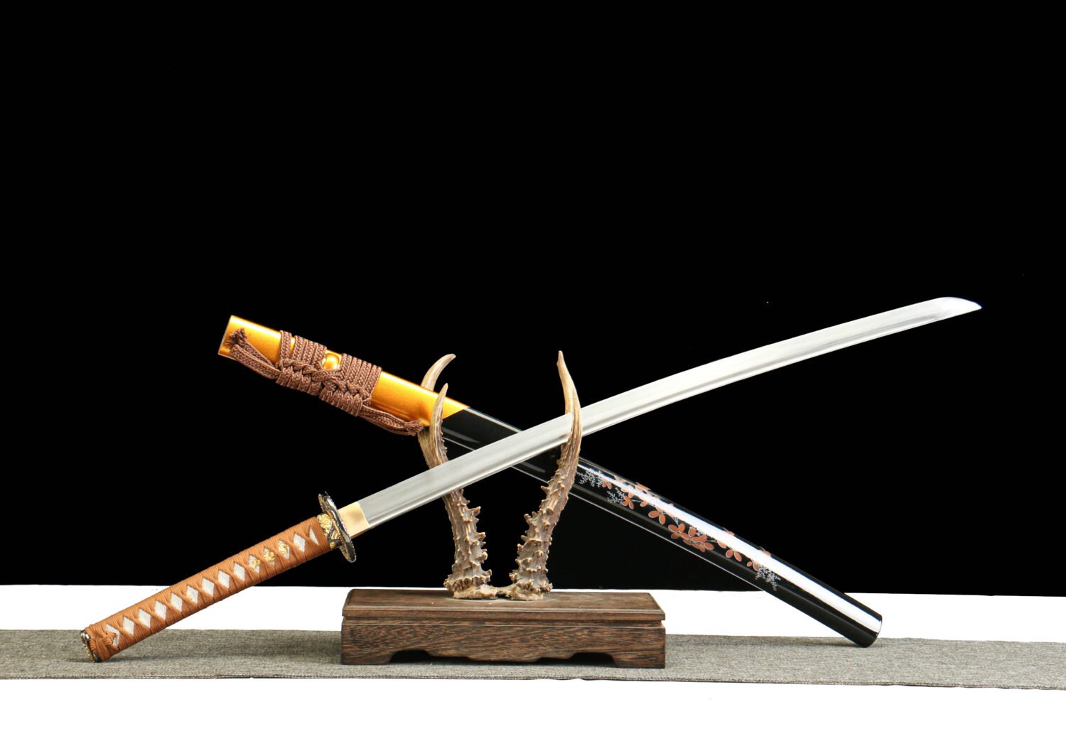 IMG_5767 1065 steel - pure hand-forged samurai sword - green leather sheath - zinc alloy fittings - Qiuhua