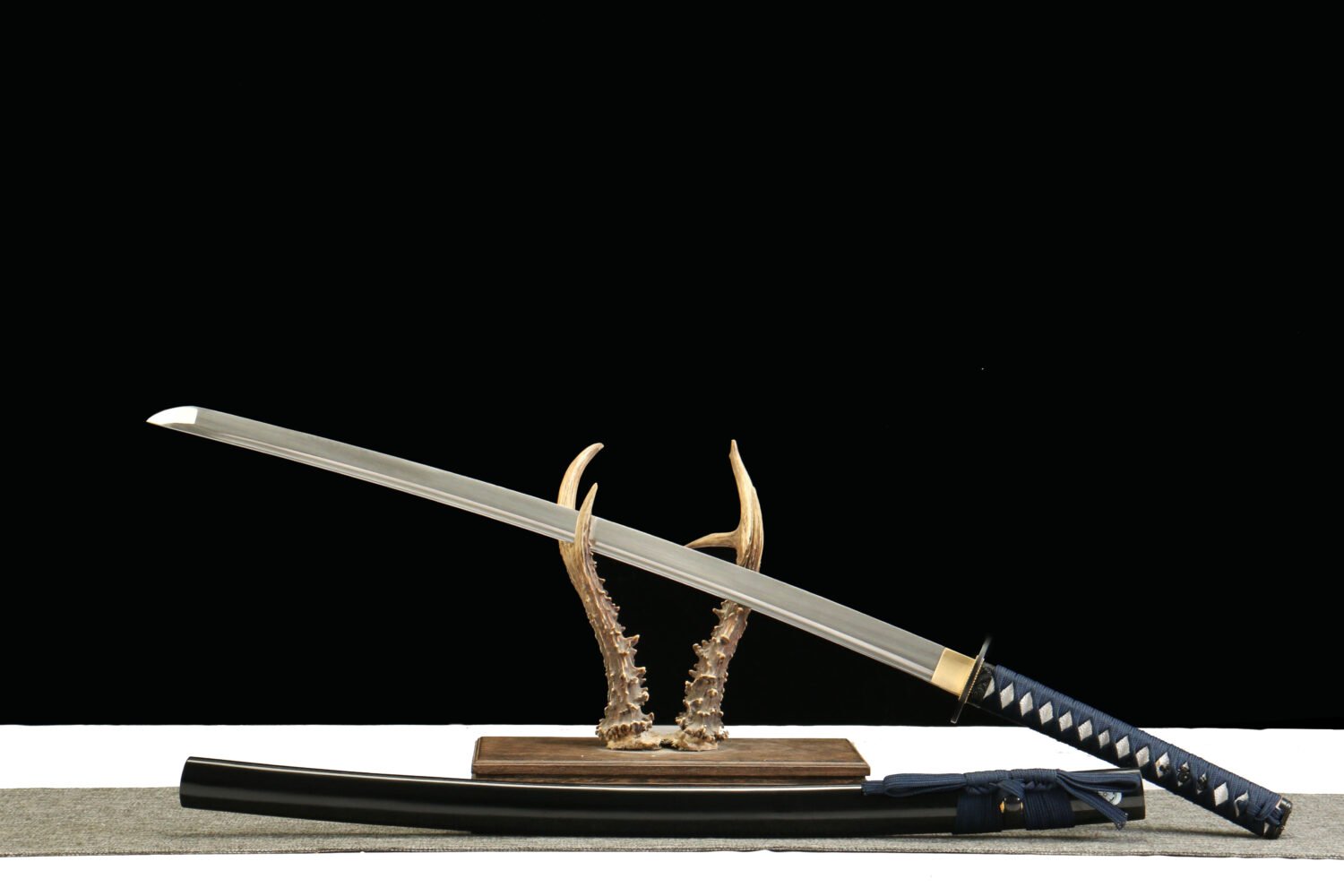 IMG_5786 1065 steel - pure handmade Japanese katana - green leather sheath - iron fittings - Xuanchao