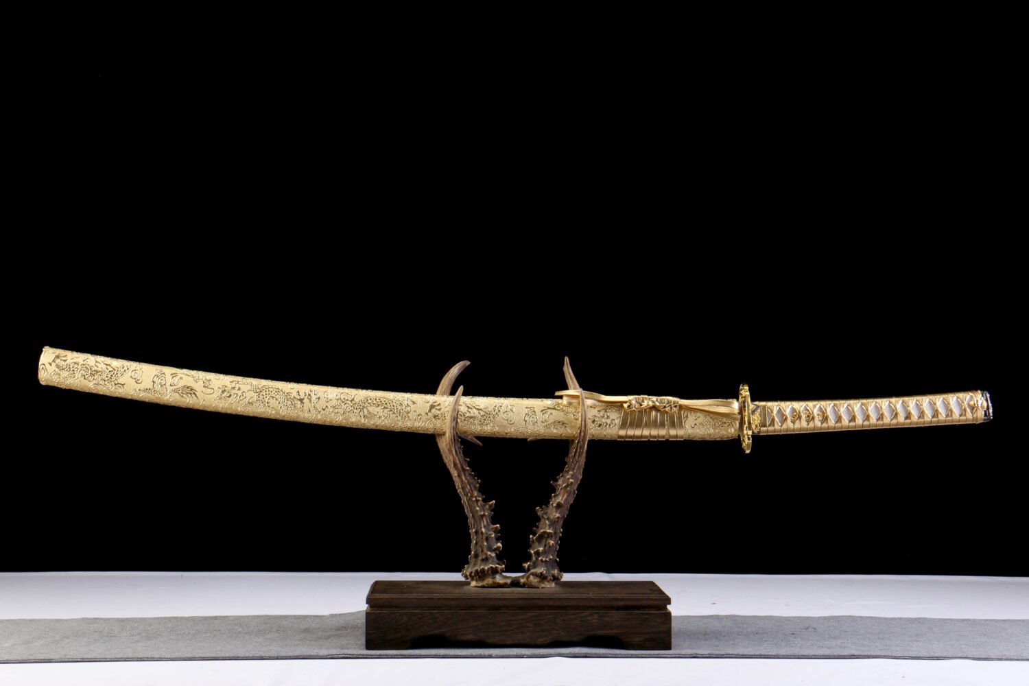 IMG_5831 1065 steel - pure handmade Japanese samurai sword - iron fittings - green leather sheath - gold - golden dragon