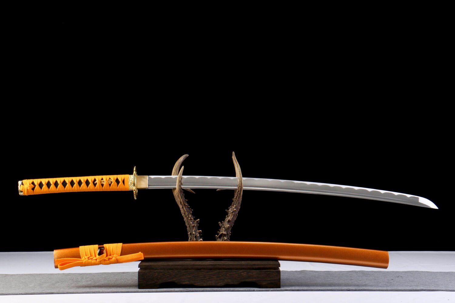 IMG_5839 1065 steel - pure handmade Japanese katana - iron fittings - green leather sheath - gold - red light