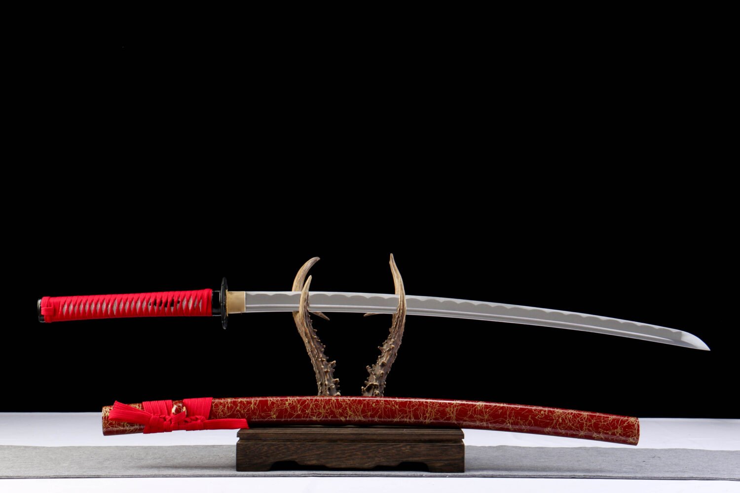 IMG_5841 1065 steel - pure hand-forged samurai sword - green leather sheath - iron fittings - red - burning edge