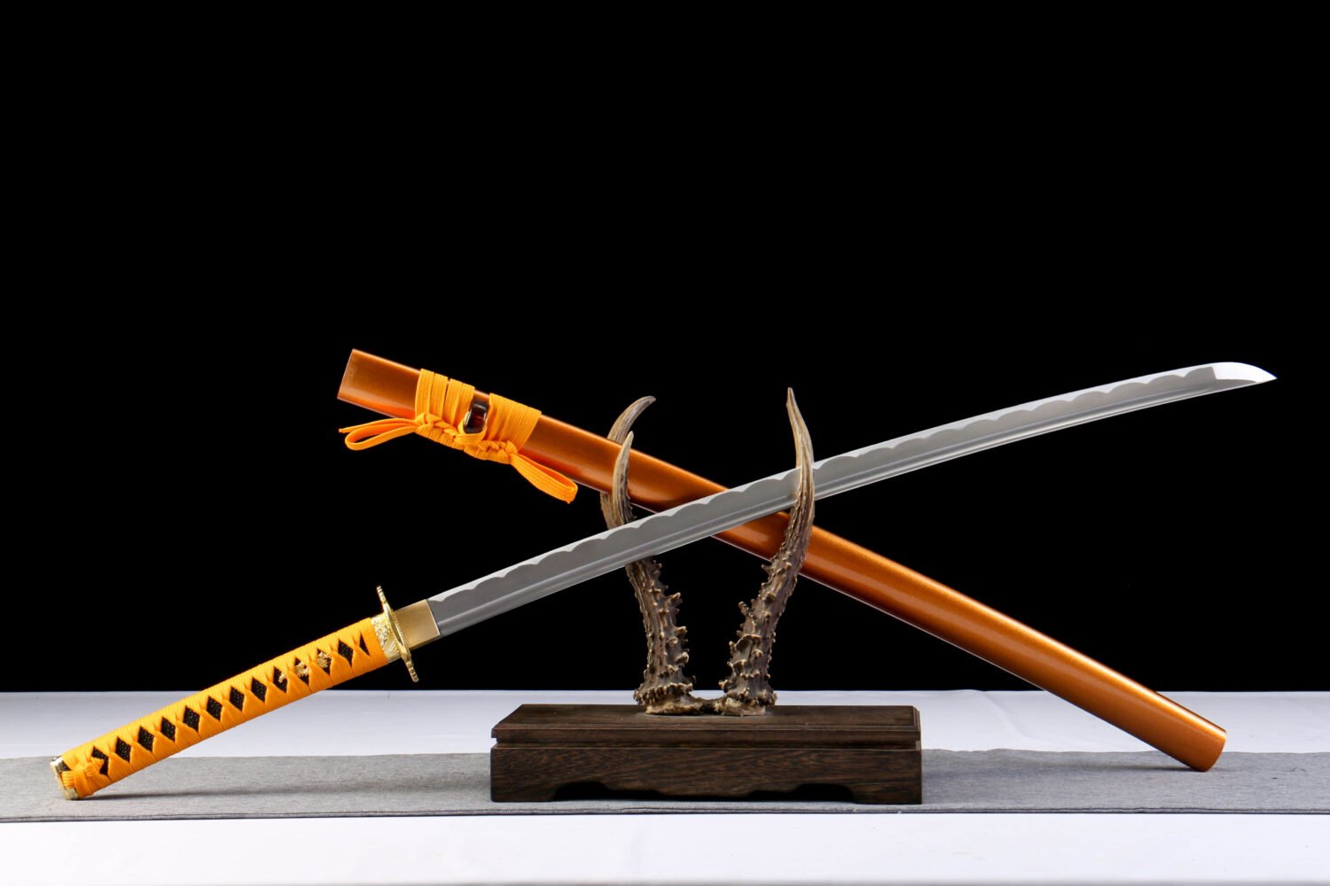 IMG_5844 1065 steel - pure handmade Japanese katana - iron fittings - green leather sheath - gold - red light