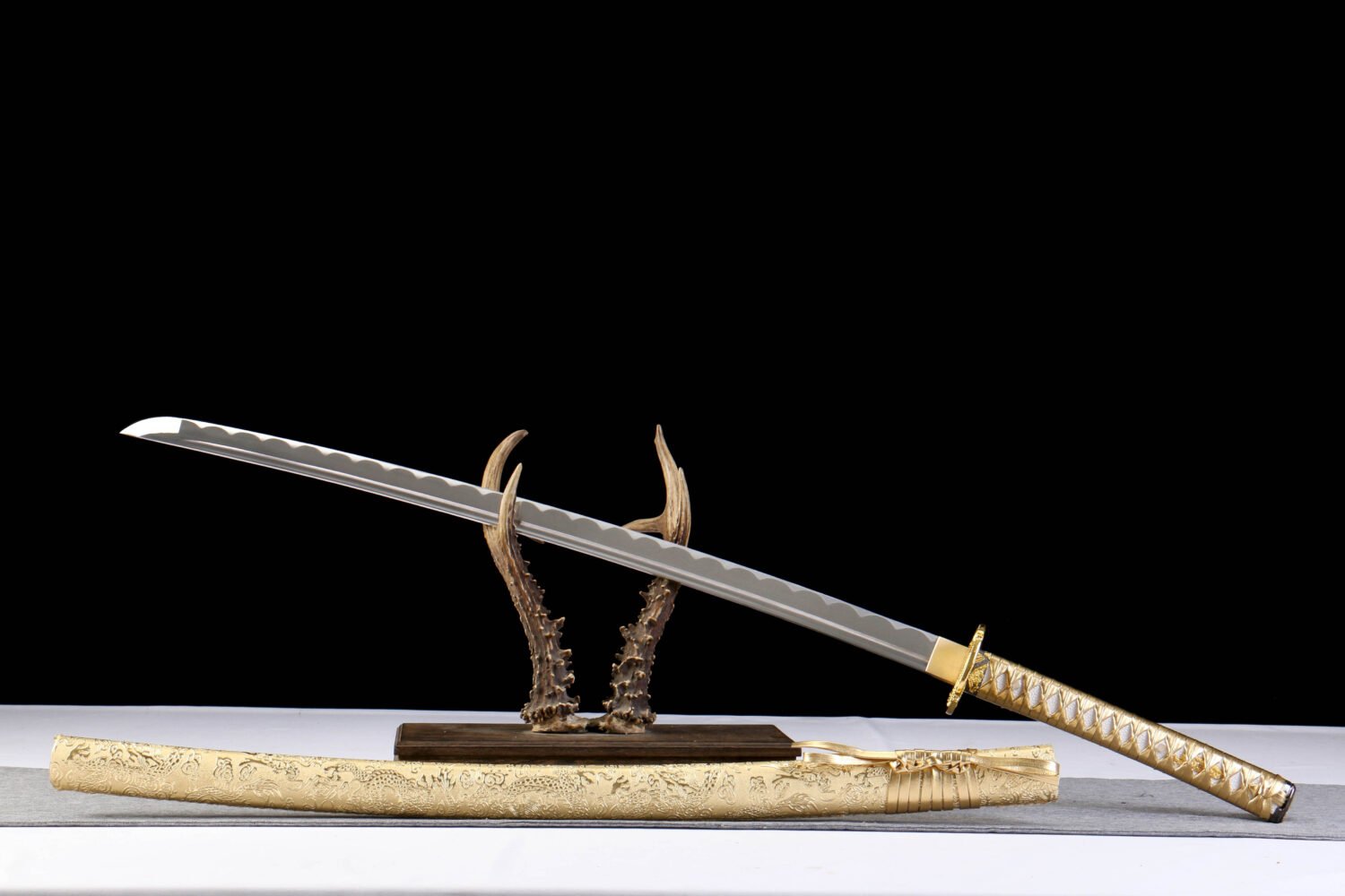 IMG_5853 1065 steel - pure handmade Japanese samurai sword - iron fittings - green leather sheath - gold - golden dragon