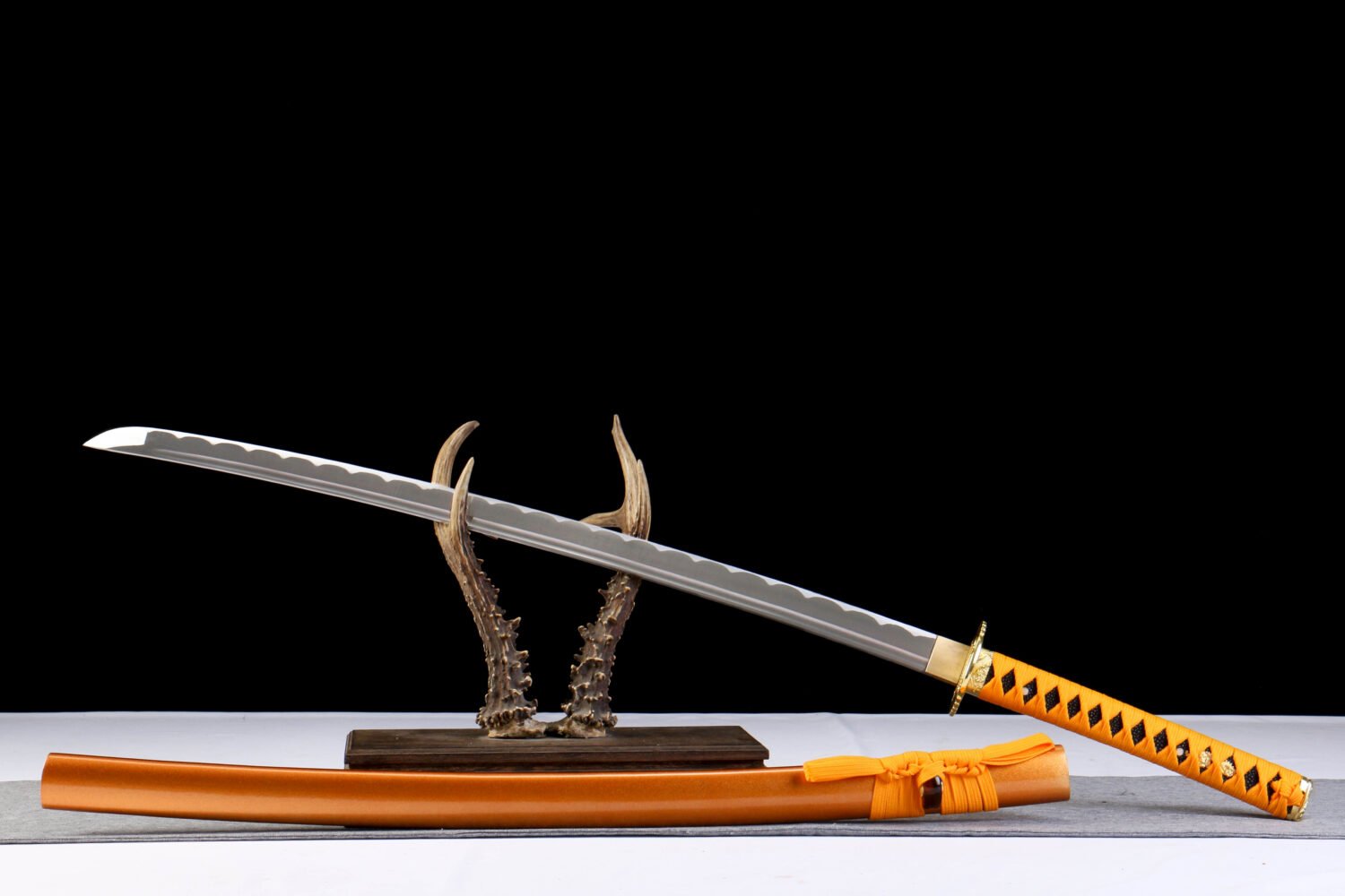 IMG_5855 1065 steel - pure handmade Japanese katana - iron fittings - green leather sheath - gold - red light