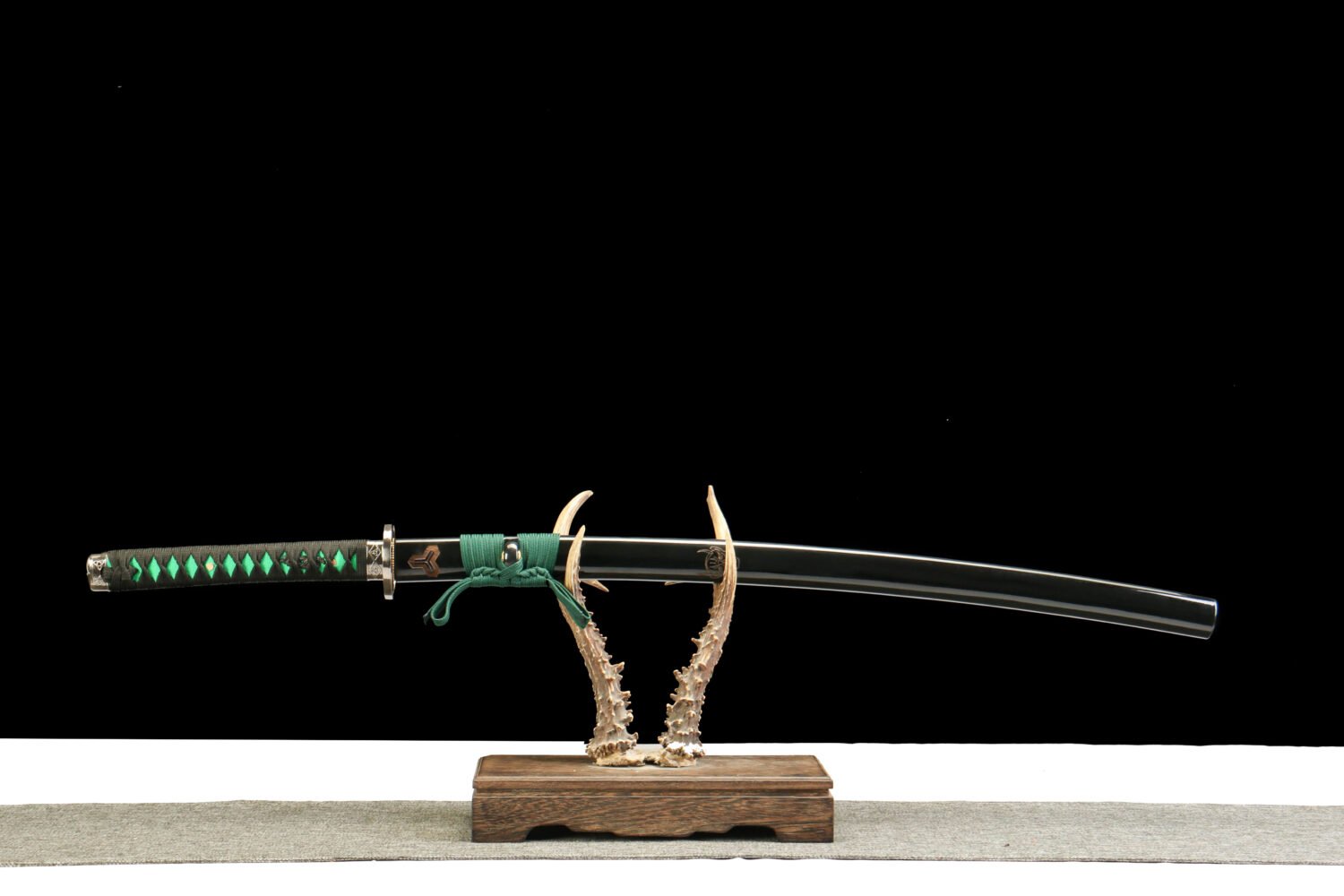 IMG_5911 1065 steel - pure hand-forged samurai sword - green leather sheath - zinc alloy fittings - blue silk