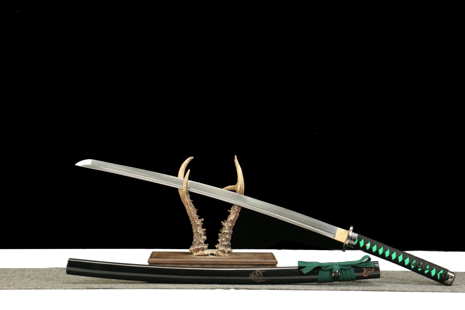 IMG_5945 1065 steel - pure hand-forged samurai sword - green leather sheath - zinc alloy fittings - blue silk