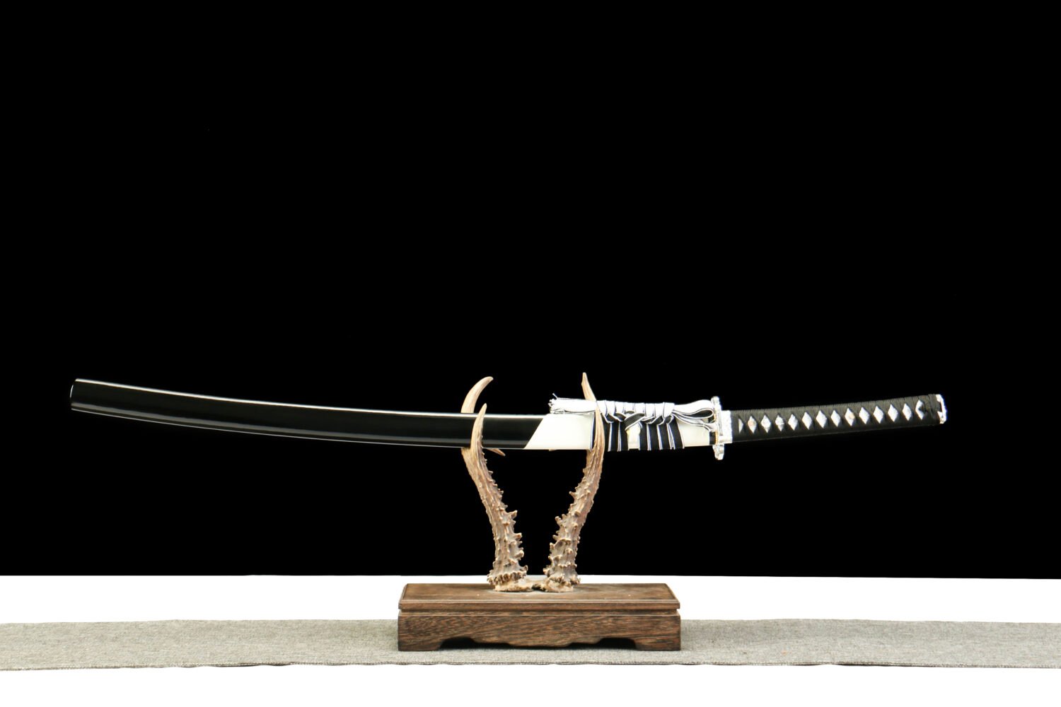 Damascus steel, pure handmade Japanese katana, green leather sheath, twisted pattern, silver plating, frosted magnificent