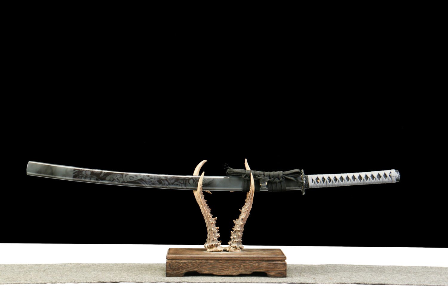 1065 steel - pure handmade Japanese katana - green leather sheath - zinc alloy fittings - roasted red - burnt gold