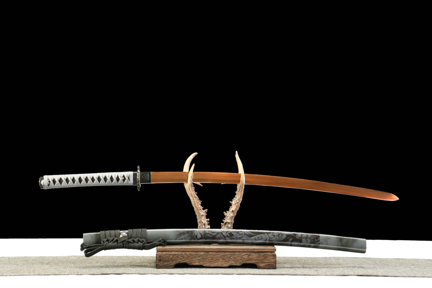 1065 steel - pure handmade Japanese katana - green leather sheath - zinc alloy fittings - roasted red - burnt gold