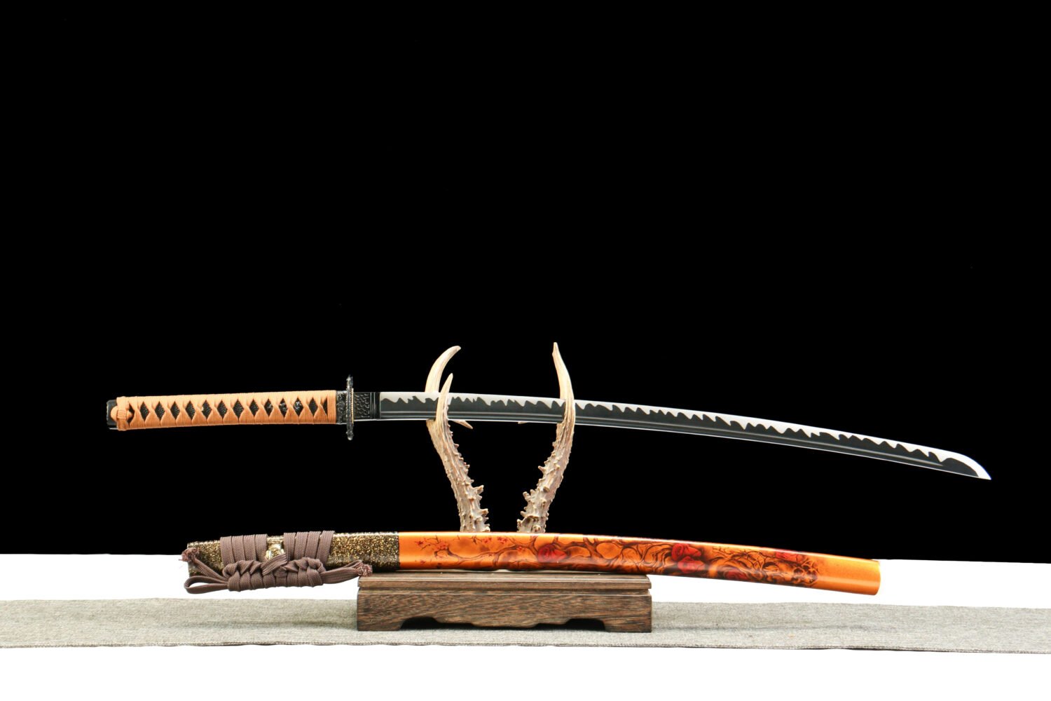 IMG_6033 1065 steel - pure hand-forged samurai sword - green leather sheath - zinc alloy fittings - roasted black - hunting sand