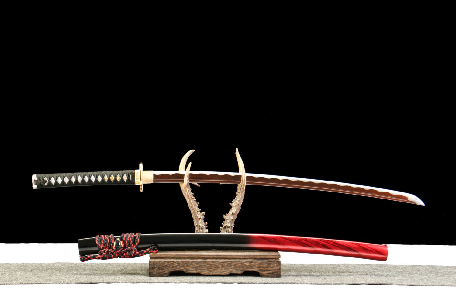Patterned Steel - Purely Hand-Forged Samurai Sword - Green Leather Scabbard - Zinc Alloy Fittings - Roasted Red - Jinyang