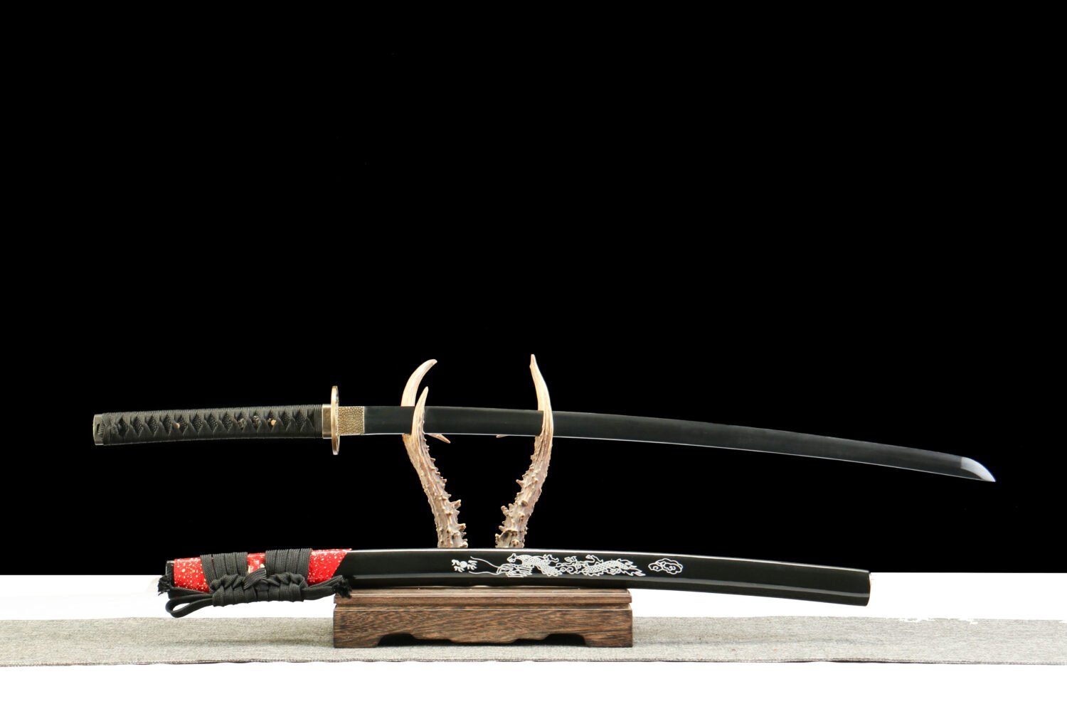 IMG_6040 1065 steel - pure hand-forged samurai sword - green leather sheath - zinc alloy fittings - roasted black - red flame