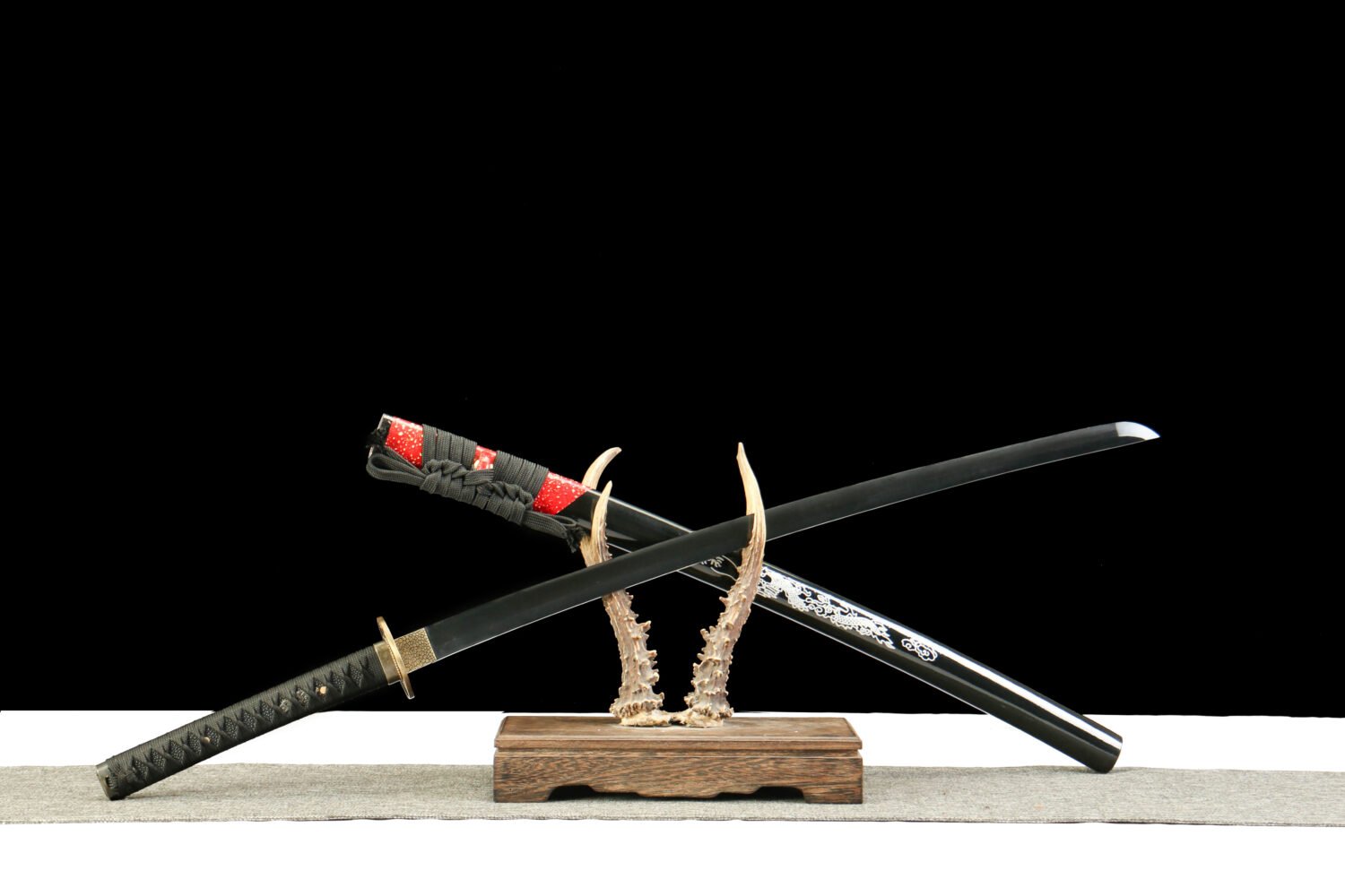 IMG_6047 1065 steel - pure hand-forged samurai sword - green leather sheath - zinc alloy fittings - roasted black - red flame