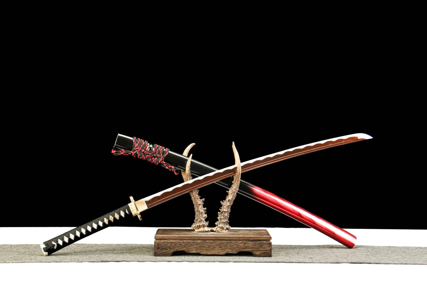 Patterned Steel - Purely Hand-Forged Samurai Sword - Green Leather Scabbard - Zinc Alloy Fittings - Roasted Red - Jinyang