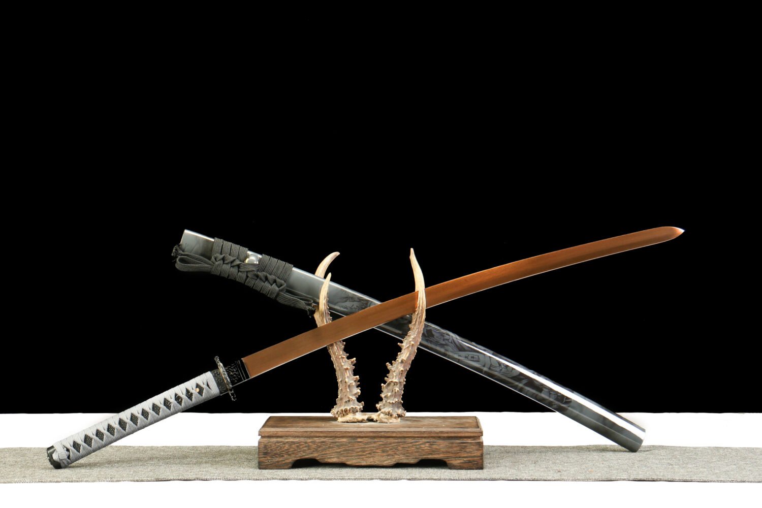 1065 steel - pure handmade Japanese katana - green leather sheath - zinc alloy fittings - roasted red - burnt gold