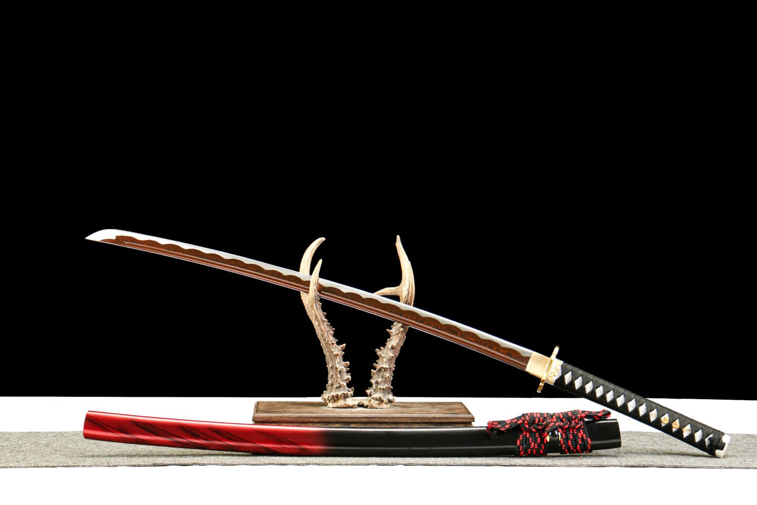 Patterned Steel - Purely Hand-Forged Samurai Sword - Green Leather Scabbard - Zinc Alloy Fittings - Roasted Red - Jinyang