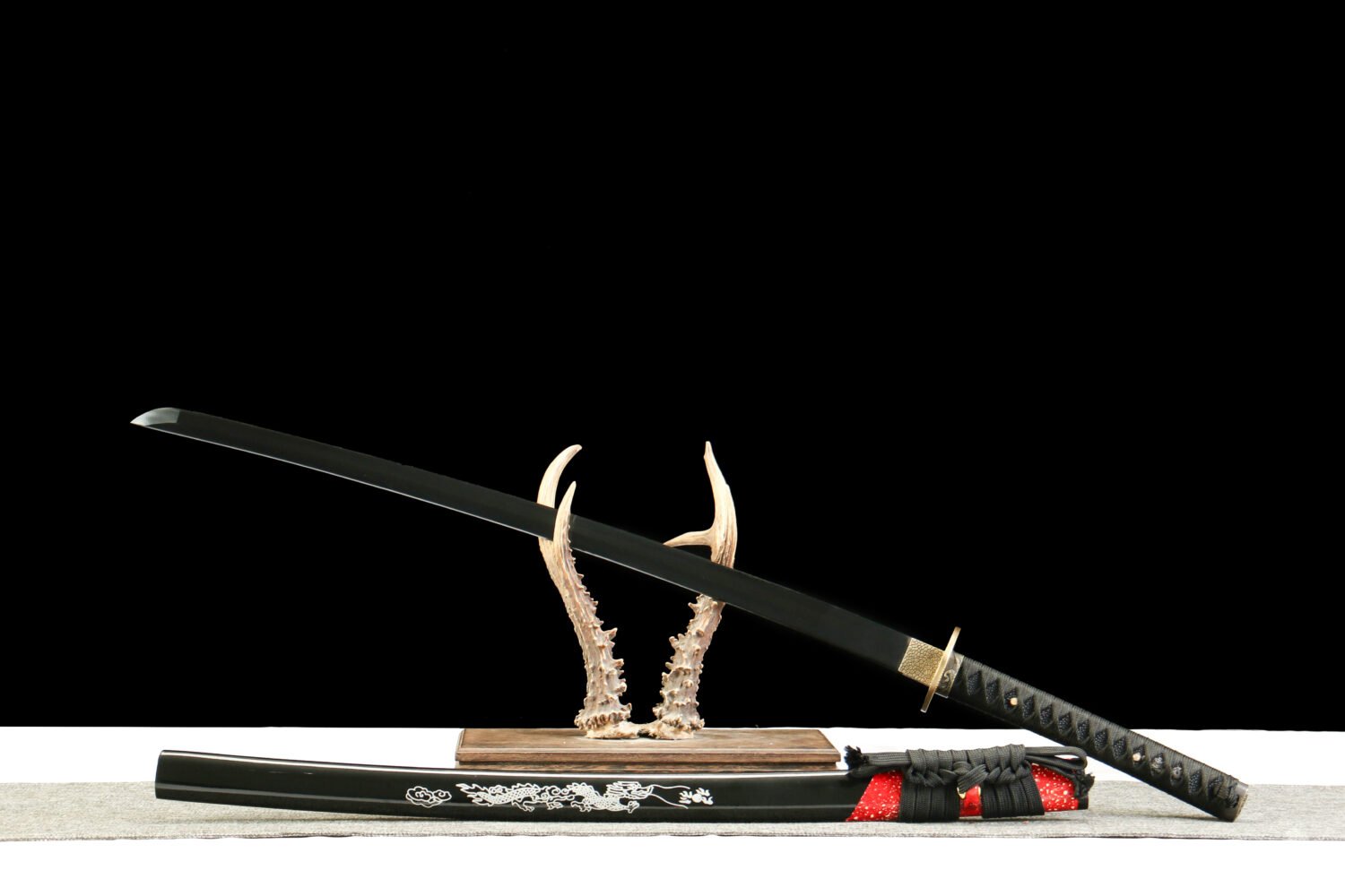 IMG_6069 1065 steel - pure hand-forged samurai sword - green leather sheath - zinc alloy fittings - roasted black - red flame