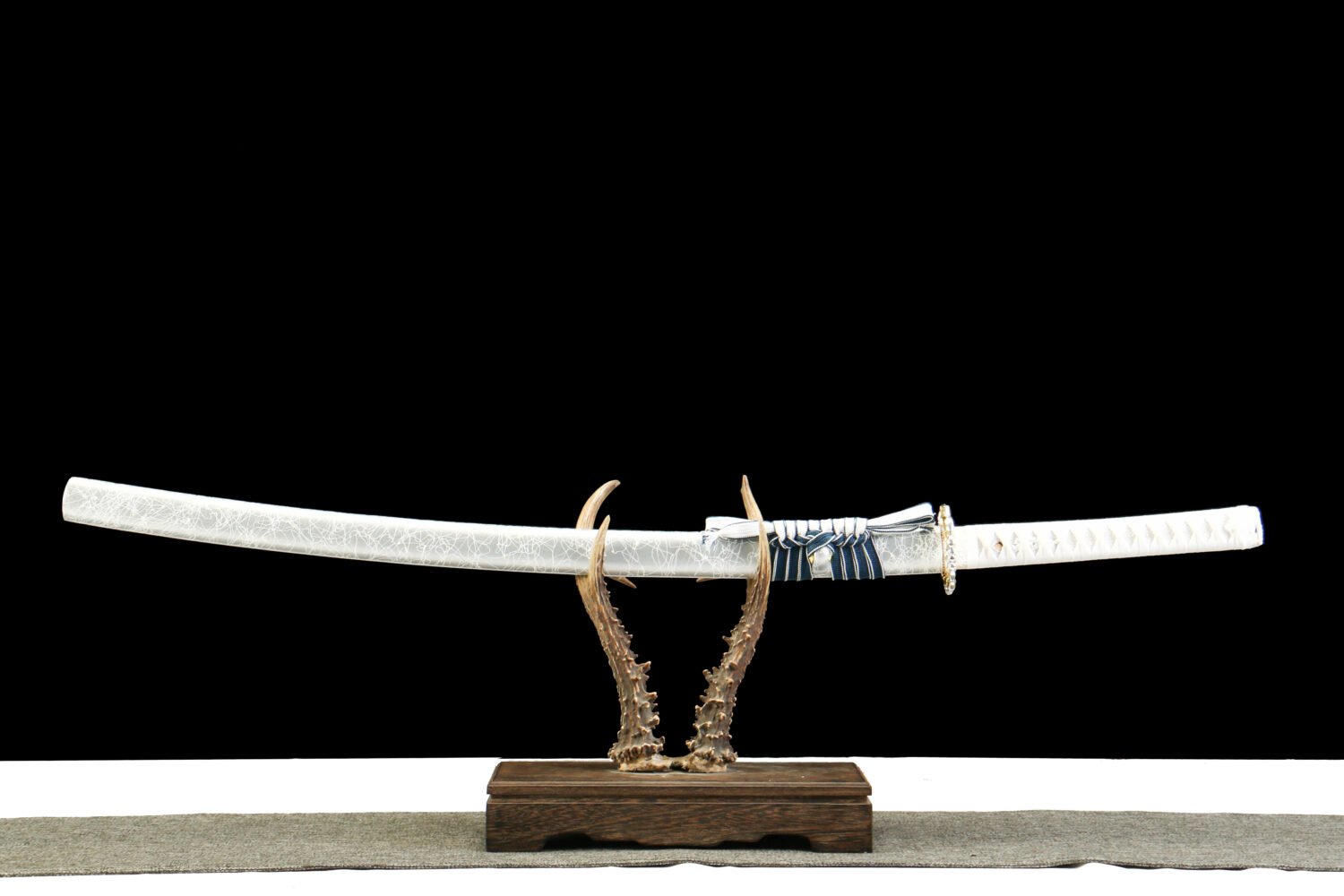 IMG_6154 1065 steel - pure hand-forged samurai sword - green leather sheath - zinc alloy fittings - Baiyao