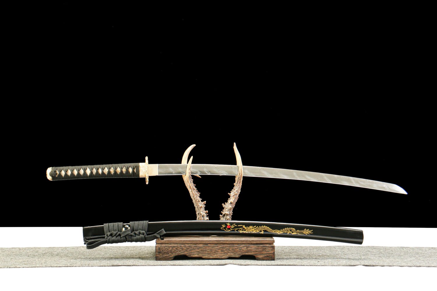 IMG_6161 Damascus Steel - Hand-Forged Katana - Green Leather Scabbard - Twisted Pattern - Copper Hardware - Amber