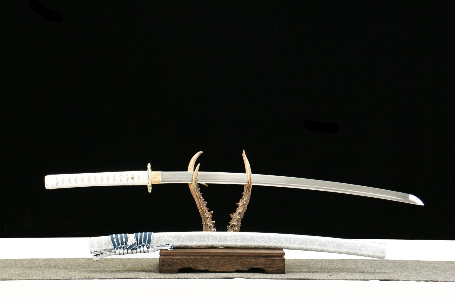 IMG_6163 1065 steel - pure hand-forged samurai sword - green leather sheath - zinc alloy fittings - Baiyao