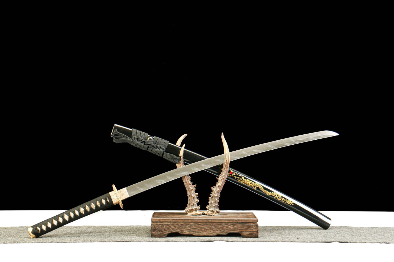 IMG_6175 Damascus Steel - Hand-Forged Katana - Green Leather Scabbard - Twisted Pattern - Copper Hardware - Amber