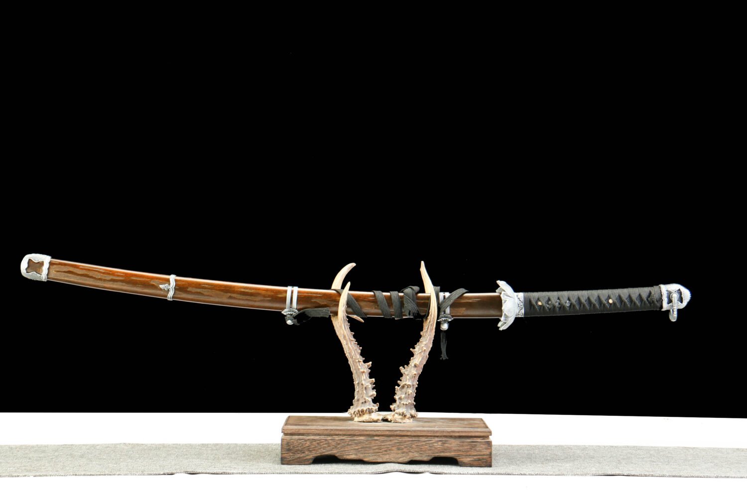 IMG_6501 1065 steel - pure handmade Japanese samurai sword - green leather sheath - zinc alloy fittings - immortal sword