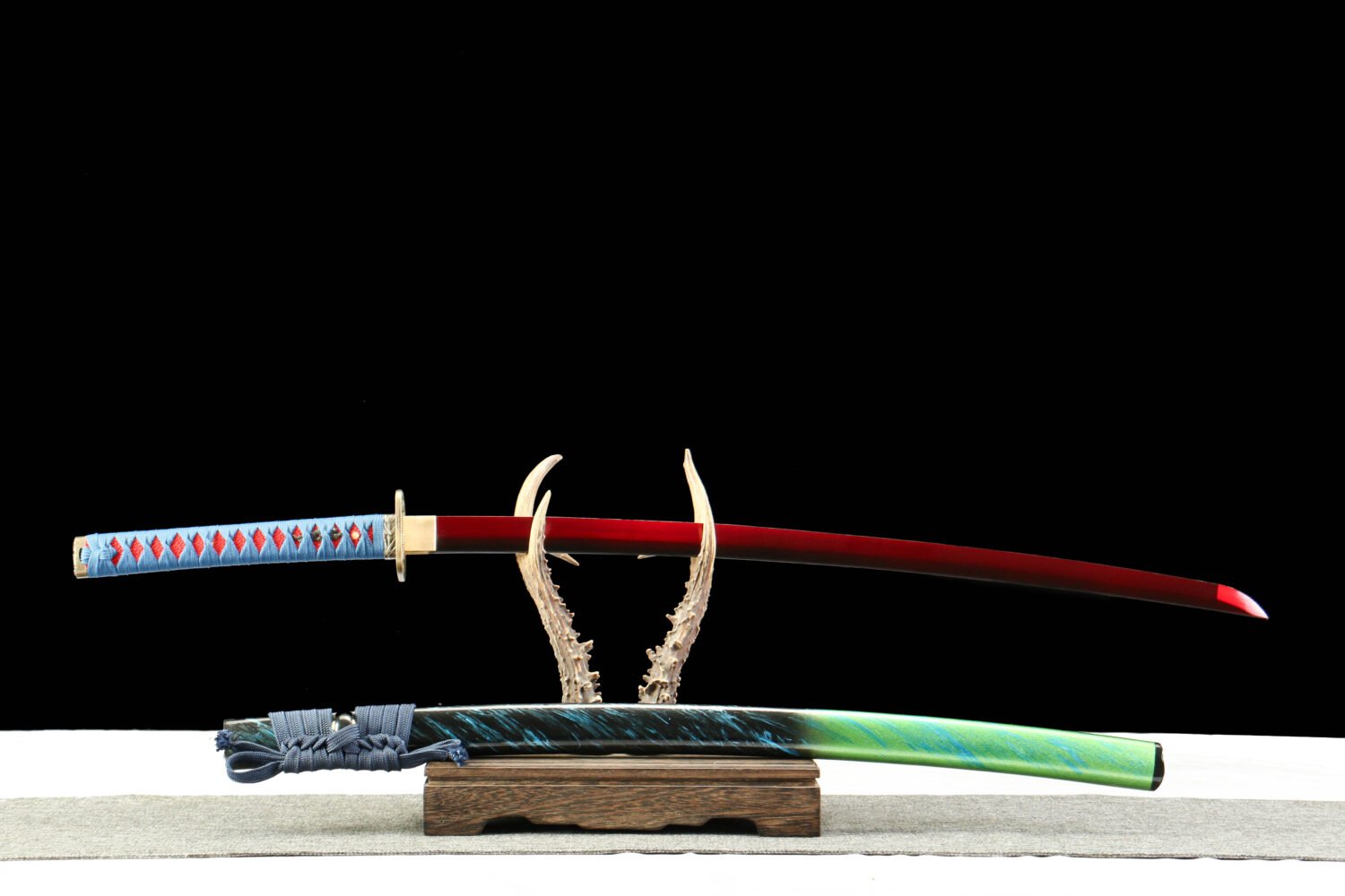 IMG_6554 1065 steel - pure handmade Japanese katana - green leather sheath - zinc alloy fittings - roasted black red - blood cherry