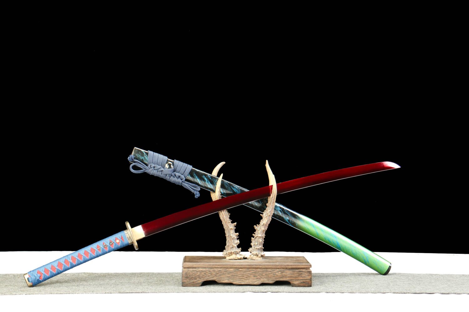 IMG_6559 1065 steel - pure handmade Japanese katana - green leather sheath - zinc alloy fittings - roasted black red - blood cherry