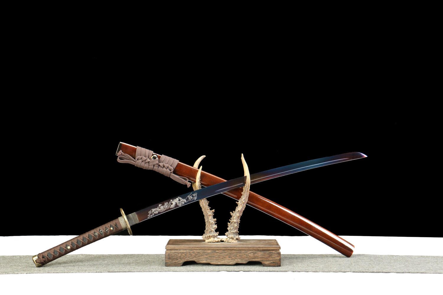 IMG_6565 1065 steel - pure hand-forged samurai sword - green leather sheath - zinc alloy fittings - blued - red flame