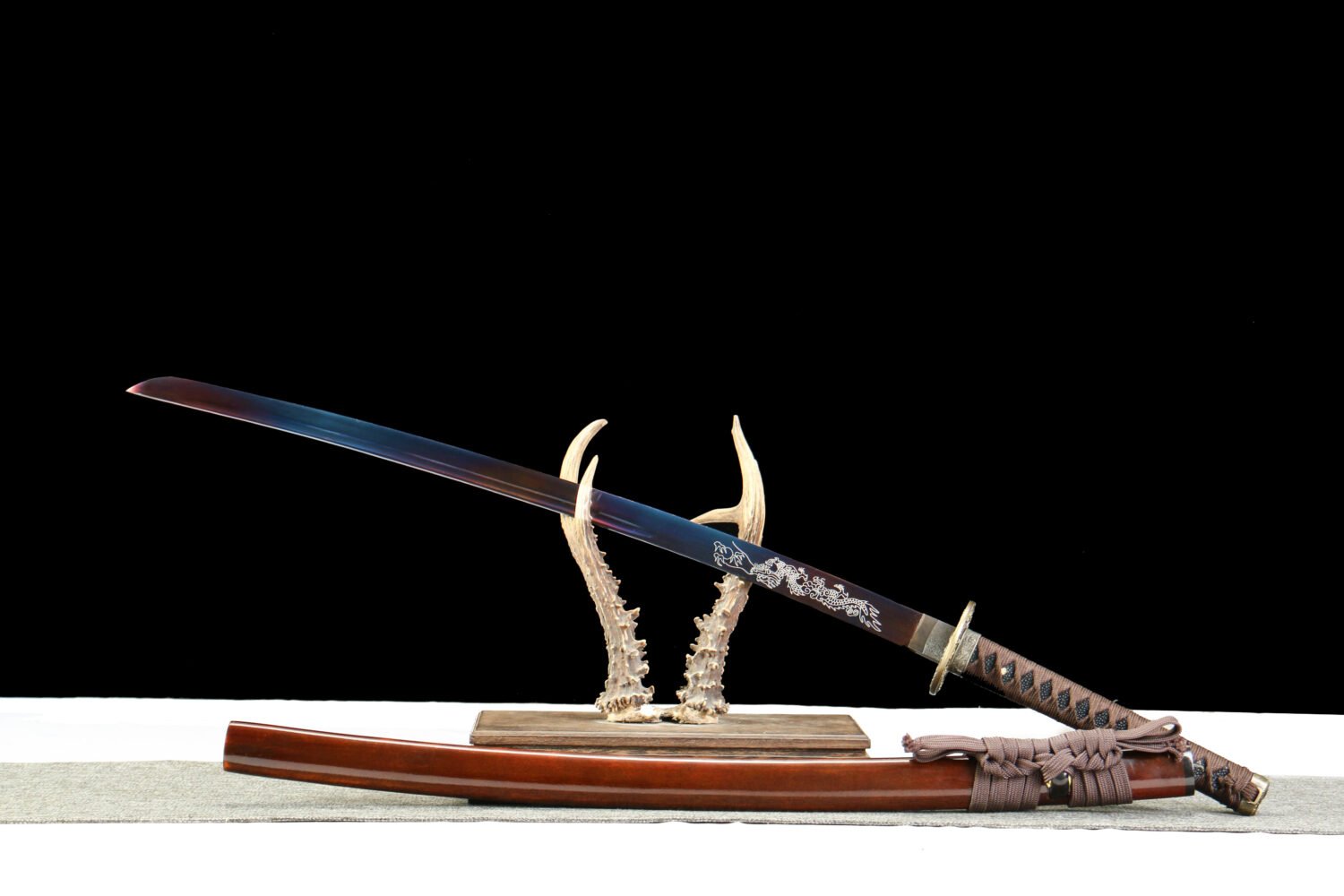 IMG_6567 1065 steel - pure hand-forged samurai sword - green leather sheath - zinc alloy fittings - blued - red flame