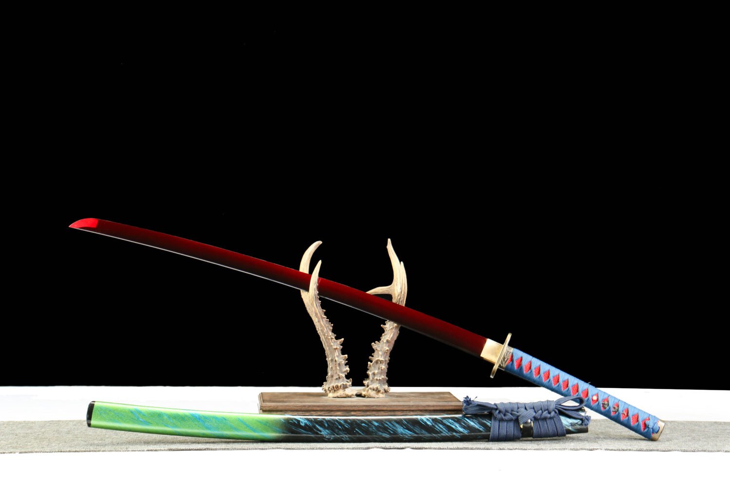 IMG_6569 1065 steel - pure handmade Japanese katana - green leather sheath - zinc alloy fittings - roasted black red - blood cherry