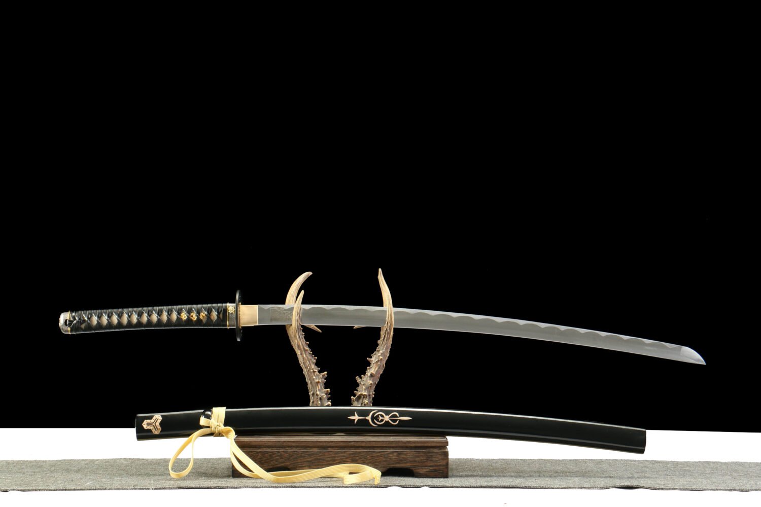 1045 steel - pure hand-forged samurai sword - green leather sheath - iron harness - Kill Bill - carbon steel version