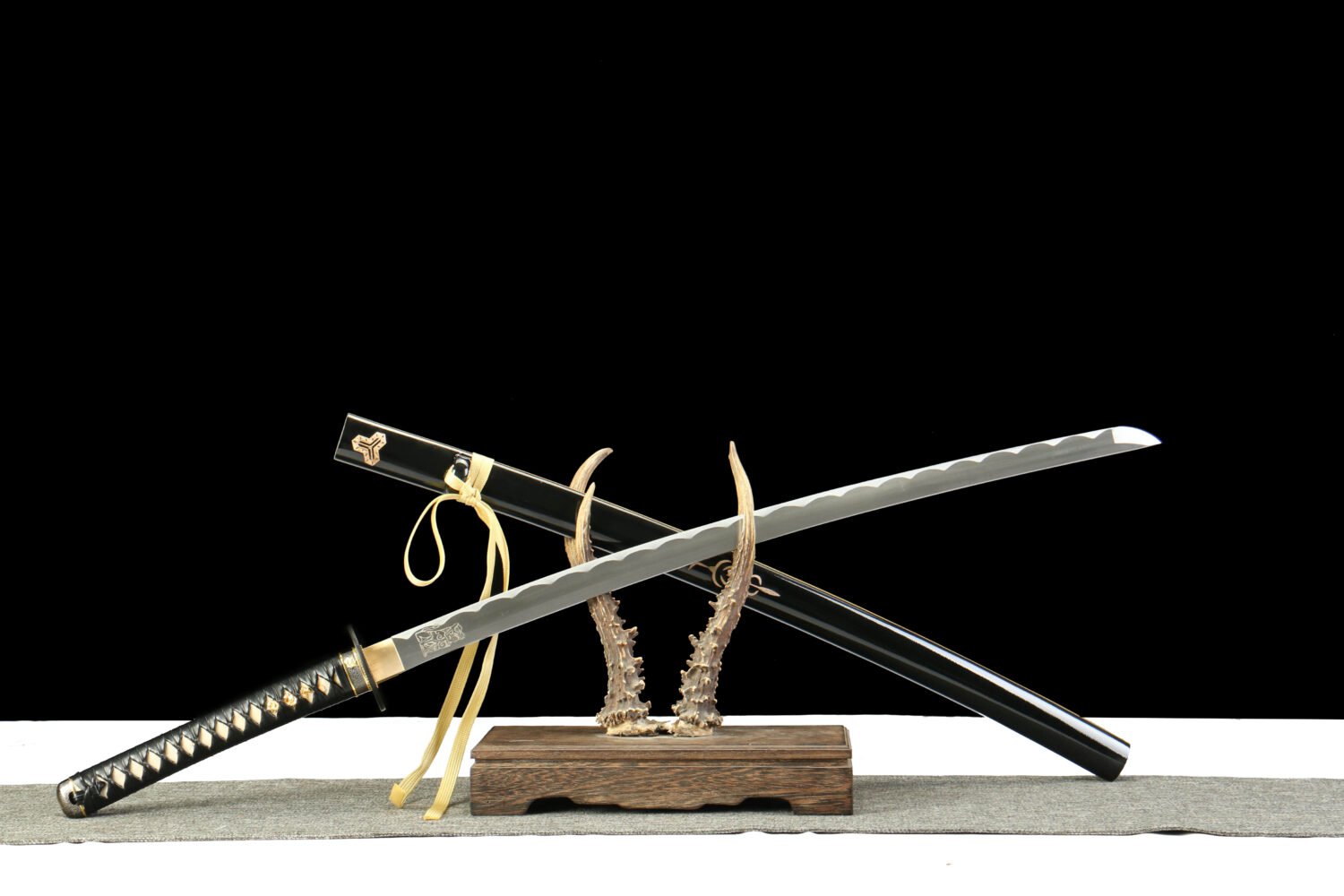 1045 steel - pure hand-forged samurai sword - green leather sheath - iron harness - Kill Bill - carbon steel version