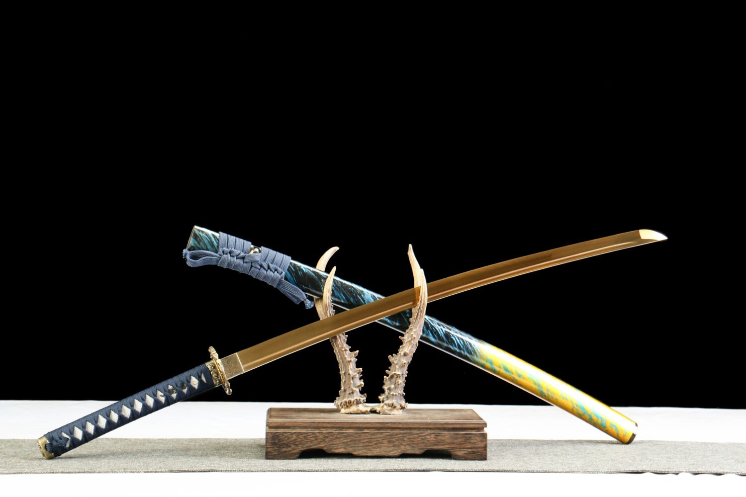 IMG_6922 1065 steel - pure handmade Japanese katana - green leather sheath - zinc alloy fittings - baked gold - ice flame sword