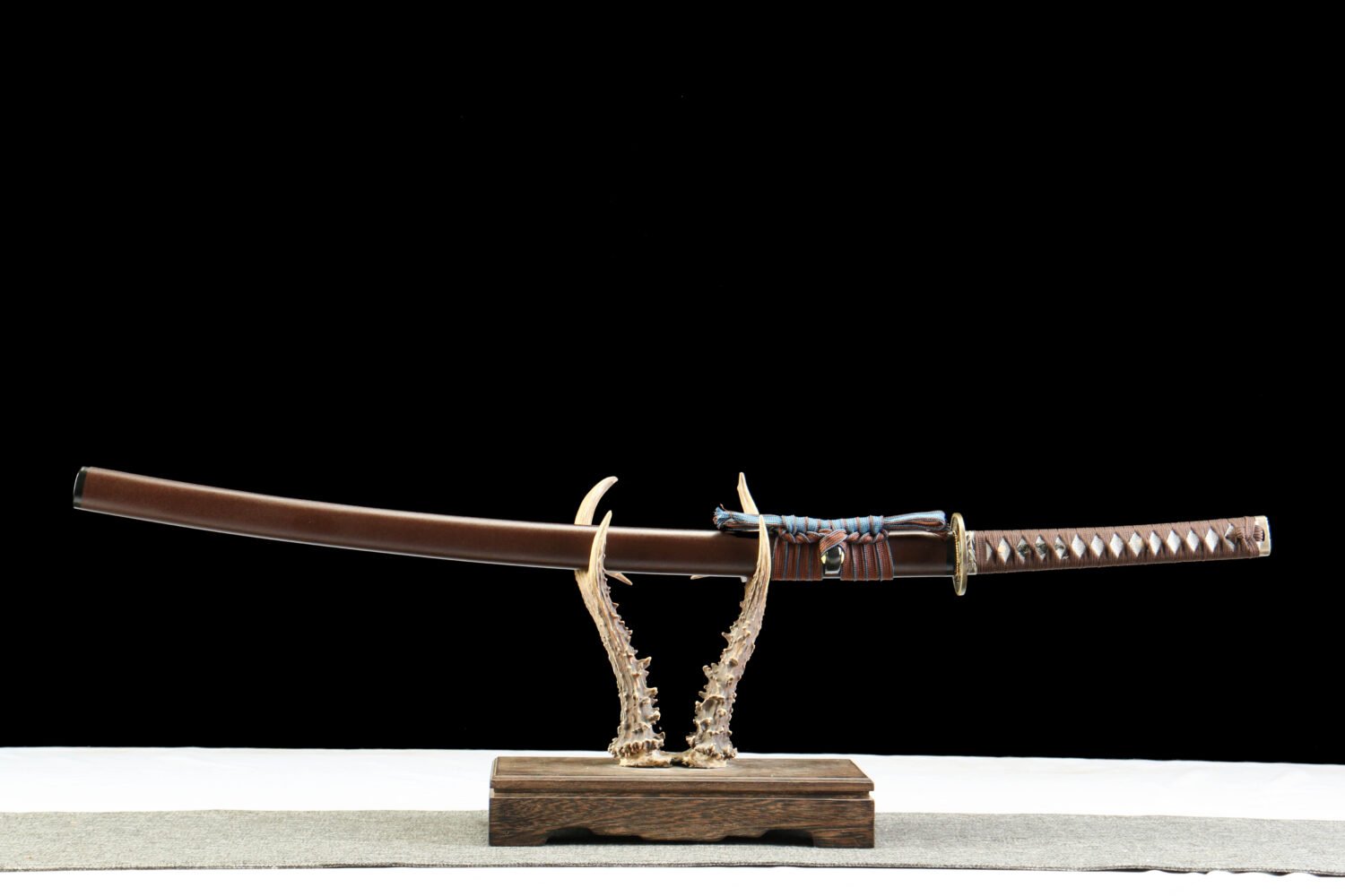 IMG_6946 1065 steel - pure hand-forged samurai sword - green leather sheath - zinc alloy fittings - baked red - static blade