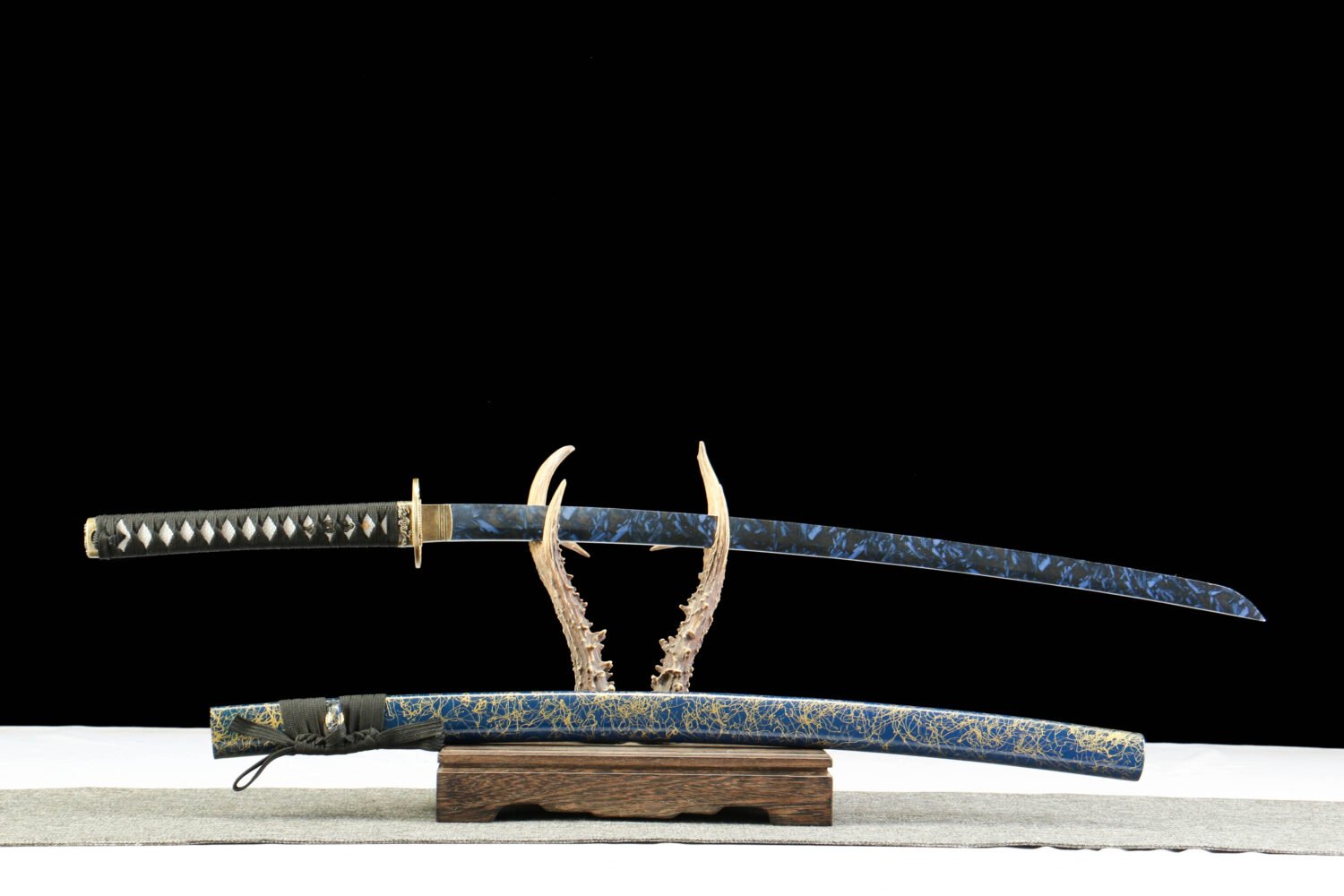 1045 steel - pure hand-forged samurai sword - green leather sheath - zinc alloy fittings - special craftsmanship - Yonagi