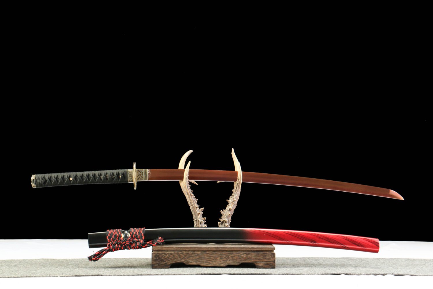 IMG_6958 1065 steel - pure hand-forged samurai sword - green leather sheath - zinc alloy fittings - baked red - cracked