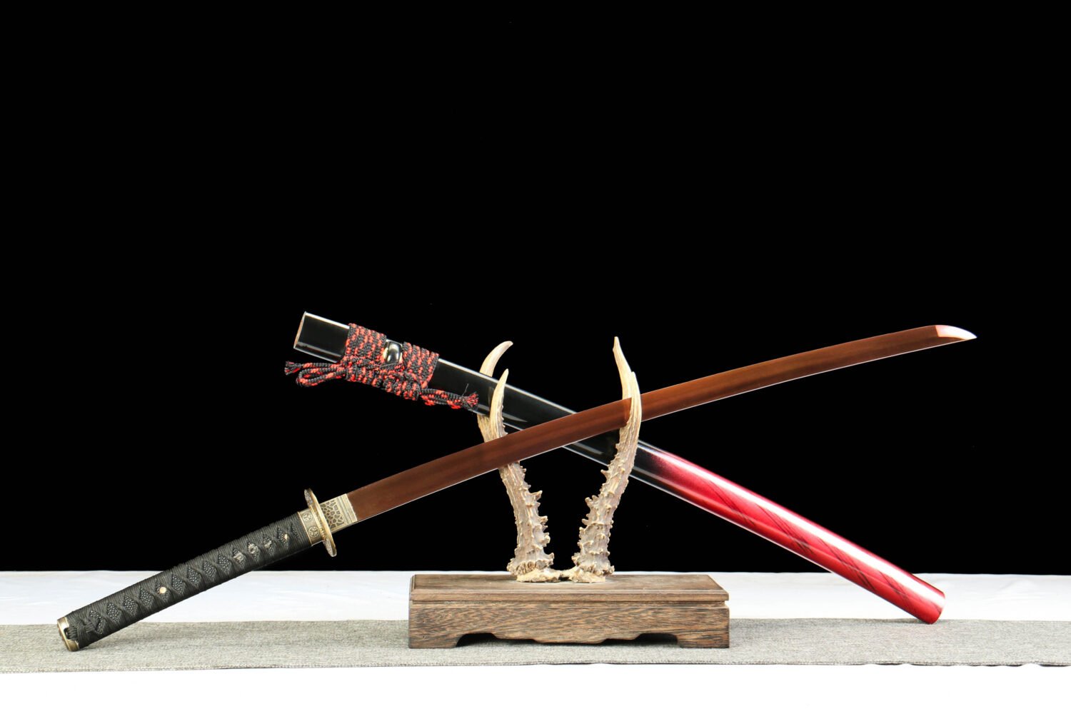 IMG_6961 1065 steel - pure hand-forged samurai sword - green leather sheath - zinc alloy fittings - baked red - cracked