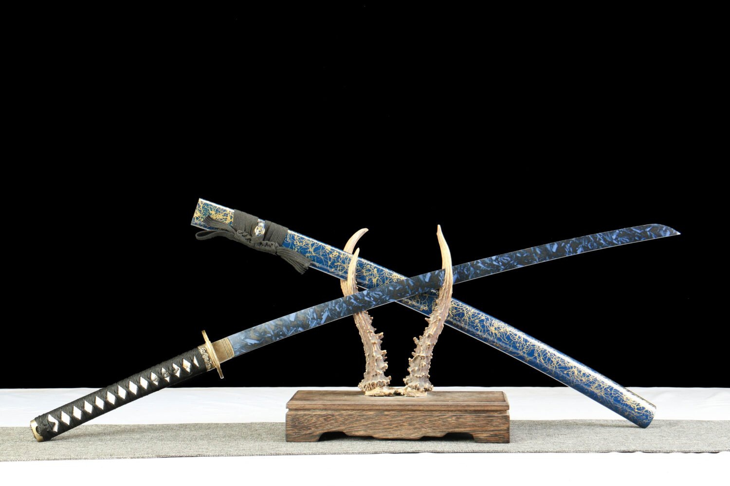 1045 steel - pure hand-forged samurai sword - green leather sheath - zinc alloy fittings - special craftsmanship - Yonagi